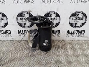 Używane Obudowa filtra paliwa Volkswagen Passat (3C2) Cena na żądanie oferowane przez AllroundCarParts