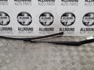 Used Front wiper arm Volkswagen Golf VII (AUA) Price on request offered by AllroundCarParts