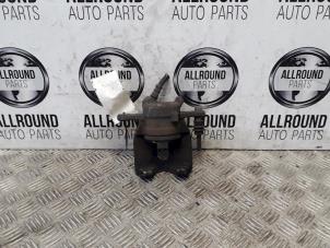 Used Front brake calliper, right Renault Clio IV Estate/Grandtour (7R) Price on request offered by AllroundCarParts
