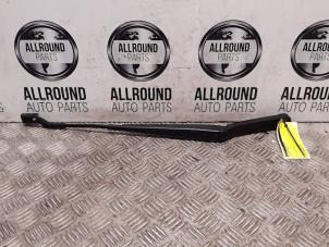 Used Front wiper arm Volkswagen Golf VII (AUA) Price on request offered by AllroundCarParts