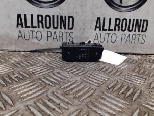 Used Automatic gear selector Peugeot 308 SW (L4/L9/LC/LJ/LR) Price on request offered by AllroundCarParts
