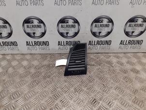 Używane Kratka wentylacyjna deski rozdzielczej BMW 1 serie (E87/87N) Cena na żądanie oferowane przez AllroundCarParts