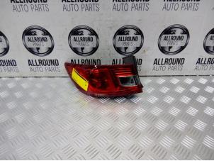 Used Taillight, left Renault Clio IV (5R) Price € 35,00 Margin scheme offered by AllroundCarParts