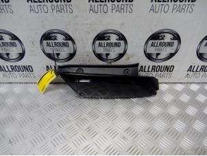 Used C-style sealing cover right Renault Clio IV Estate/Grandtour (7R) Price € 20,00 Margin scheme offered by AllroundCarParts