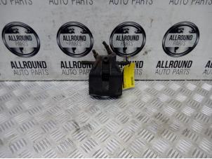 Used Front brake calliper, right Renault Clio IV Estate/Grandtour (7R) Price € 50,00 Margin scheme offered by AllroundCarParts