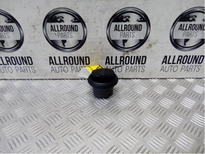Begagnade Askkopp, fram Mini Countryman (R60) Pris € 15,00 Marginaltabell erbjuds av AllroundCarParts