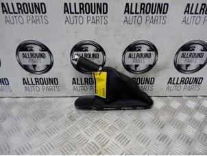 Usagé Enveloppe levier frein à main Mini Mini (R56) Prix € 30,00 Règlement à la marge proposé par AllroundCarParts