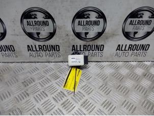 Usados Sensor de airbag Mercedes Vito (639.7) Precio € 30,00 Norma de margen ofrecido por AllroundCarParts