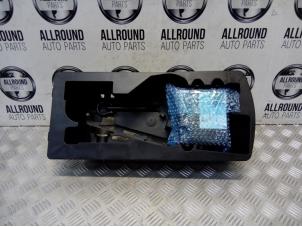 Usagé Kit de réparation pneus Peugeot 108 Prix € 50,00 Règlement à la marge proposé par AllroundCarParts