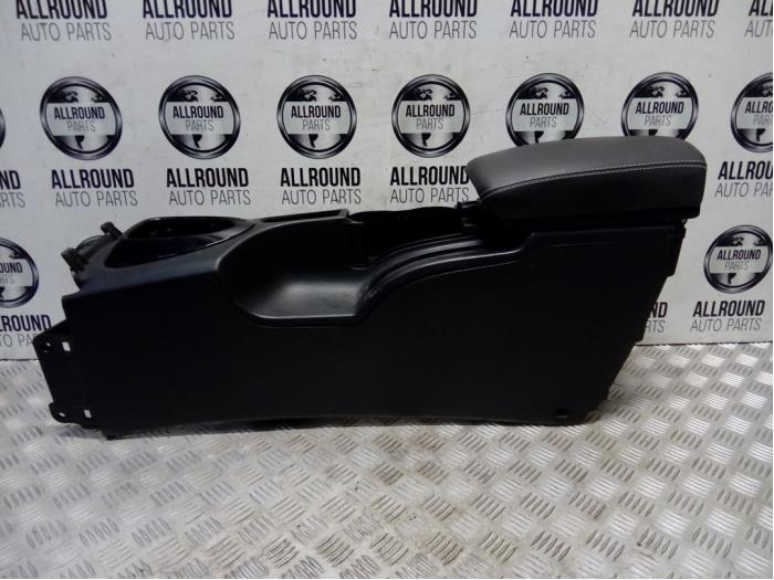 Middle console from a Nissan Qashqai (J10)  2013