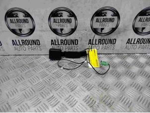 Usagé Insertion ceinture de sécurité avant gauche Skoda Fabia III Combi (NJ5) Prix € 25,00 Règlement à la marge proposé par AllroundCarParts