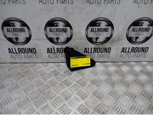 Usados Tapa de retrovisor derecha Renault Clio IV (5R) Precio € 20,00 Norma de margen ofrecido por AllroundCarParts