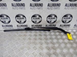 Used Front wiper arm Landrover Range Rover Evoque (LVJ/LVS) Price € 20,00 Margin scheme offered by AllroundCarParts
