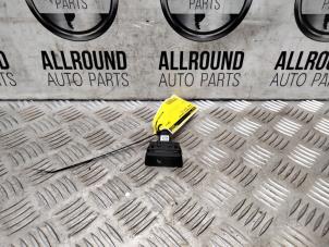 Usagé Commutateur chauffage siège Renault Kadjar (RFEH) Prix € 10,00 Règlement à la marge proposé par AllroundCarParts