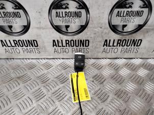 Usados Interruptor de freno de mano Renault Kadjar (RFEH) Precio € 20,00 Norma de margen ofrecido por AllroundCarParts