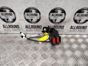 Używane Wtyk pasa bezpieczenstwa srodek tyl Renault Kadjar (RFEH) Cena € 30,00 Procedura marży oferowane przez AllroundCarParts
