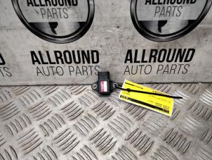Usados Sensor de airbag Nissan Qashqai (J11) Precio € 15,00 Norma de margen ofrecido por AllroundCarParts