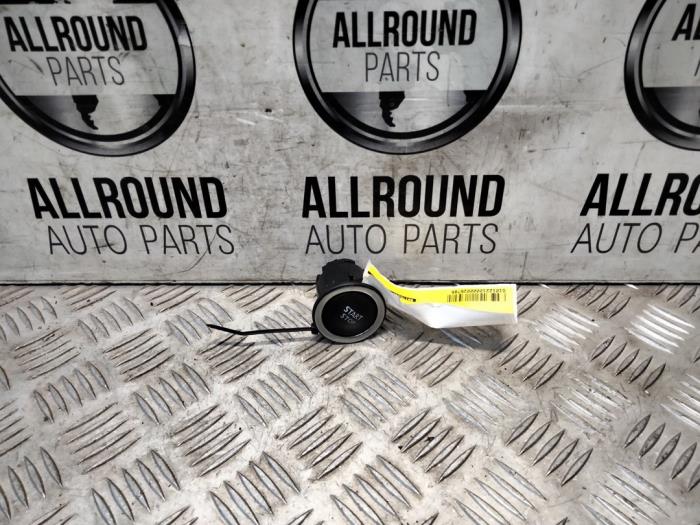 Używane Przelacznik Start/Stop Renault Kadjar (RFEH) Cena € 20,00 Procedura marży oferowane przez AllroundCarParts