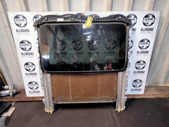 Używane Szyba szyberdachu BMW 1 serie (F20) Cena € 400,00 Procedura marży oferowane przez AllroundCarParts