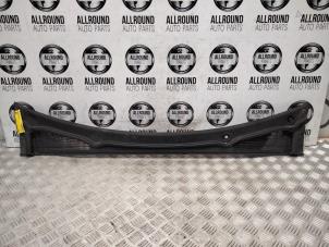 Used Cowl top grille Renault Clio IV (5R) 1.5 Energy dCi 90 FAP Price € 25,00 Margin scheme offered by AllroundCarParts