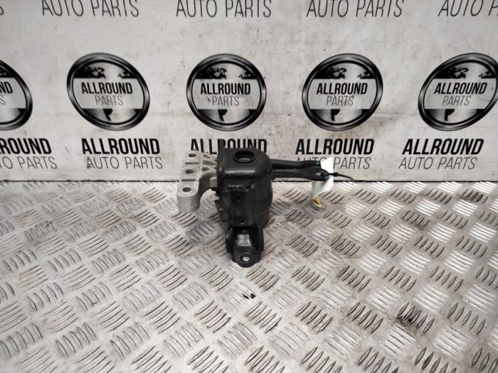 Engine mount from a Kia Picanto (JA)  2019