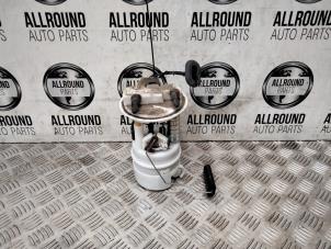 Usagé Pompe carburant électrique Renault Clio IV (5R) Prix € 40,00 Règlement à la marge proposé par AllroundCarParts