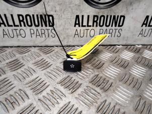 Usados Interruptor (varios) Renault Scénic IV (RFAJ) Precio € 15,00 Norma de margen ofrecido por AllroundCarParts