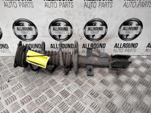 Używane Amortyzator prawy przód Renault Clio IV (5R) Cena na żądanie oferowane przez AllroundCarParts