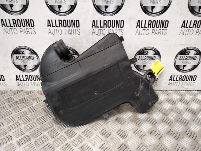 Begagnade Luftfilterhus Opel Vivaro Pris € 25,00 Marginaltabell erbjuds av AllroundCarParts
