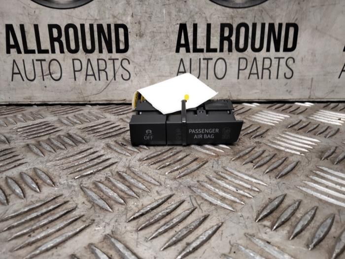 Używane Przelacznik ASR Seat Leon ST (5FF) Cena € 10,00 Procedura marży oferowane przez AllroundCarParts