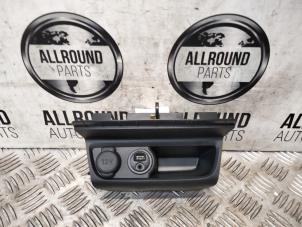 Gebrauchte AUX / USB-Anschluss Peugeot 208 I (CA/CC/CK/CL) Preis € 15,00 Margenregelung angeboten von AllroundCarParts