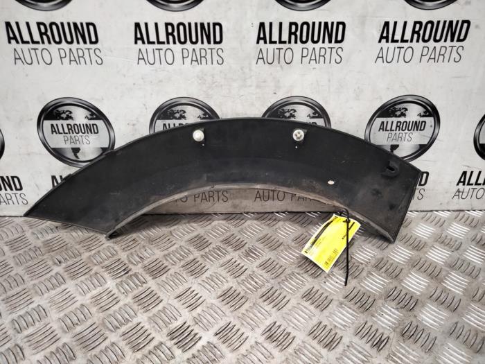 Flared wheel arch from a MINI Countryman (R60) 1.6 16V Cooper S 2011