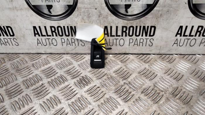 Usados Interruptor de ventanilla eléctrica BMW 6 serie Gran Coupe (F06) Precio € 10,00 Norma de margen ofrecido por AllroundCarParts
