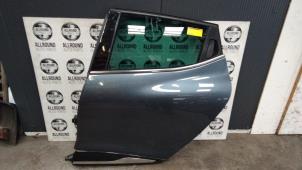 Używane Drzwi lewe tylne wersja 4-drzwiowa Renault Clio IV (5R) Cena na żądanie oferowane przez AllroundCarParts