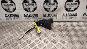 Used Rear seatbelt buckle, left Renault Clio IV (5R) Price € 20,00 Margin scheme offered by AllroundCarParts