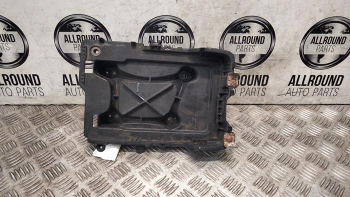 Begagnade Batterilåda Volkswagen Up! (121) 1.0 12V 60 Pris € 20,00 Marginaltabell erbjuds av AllroundCarParts