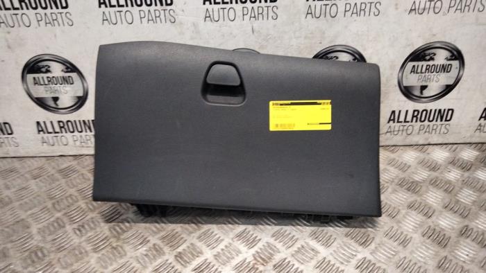 Begagnade Handskfack Toyota Aygo X 1.0 12V VVT-i Pris € 40,00 Marginaltabell erbjuds av AllroundCarParts