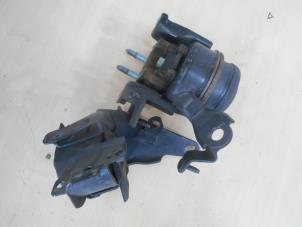 Used Engine mount Toyota Avensis (T25/B1D) 2.0 16V D-4D Price on request offered by AllroundCarParts