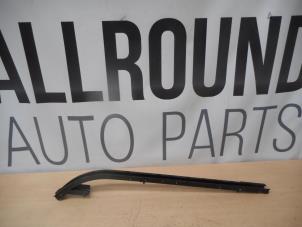 Used Sliding door rail, left Peugeot 1007 (KM) 1.4 HDI Price on request offered by AllroundCarParts