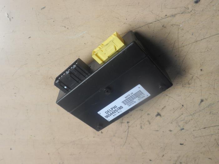 Used Convertible computer Peugeot 307 CC (3B) 2.0 16V Price on request offered by AllroundCarParts