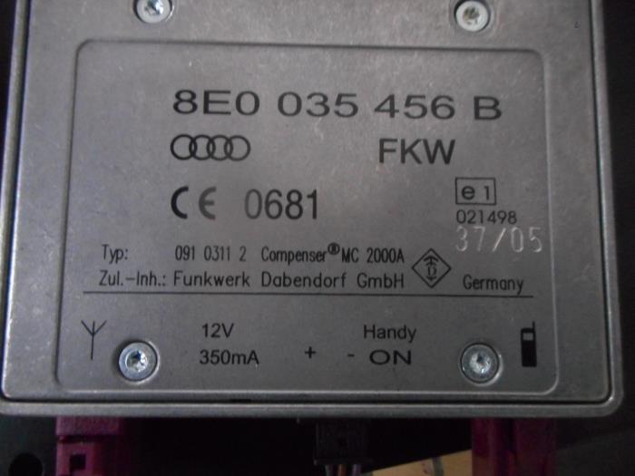 Amplificateur audio d'un Audi A4 (B7) 2.0 TDI 16V 2005