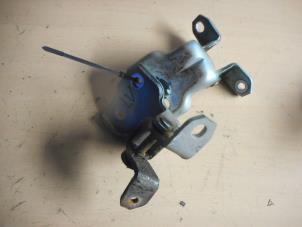 Used Front door hinge, left Suzuki Swift (ZA/ZC/ZD1/2/3/9) Price on request offered by AllroundCarParts