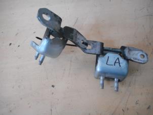 Used Rear door hinge, left Suzuki Swift (ZA/ZC/ZD1/2/3/9) Price on request offered by AllroundCarParts