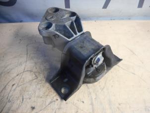 Used Engine mount Renault Clio II (BB/CB) 1.2 16V Price on request offered by AllroundCarParts