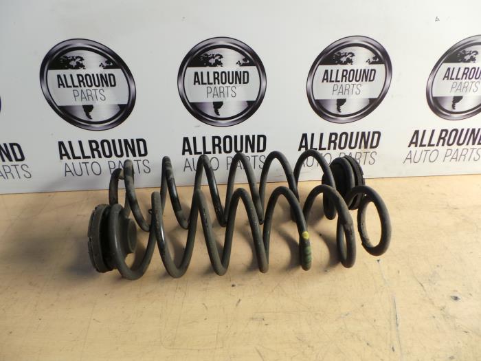 Rear coil spring from a Volkswagen Polo IV (9N1/2/3) 1.2 2007