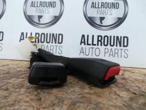 Used Rear seatbelt buckle, centre BMW 3 serie (E46/4) 318i 16V Price on request offered by AllroundCarParts