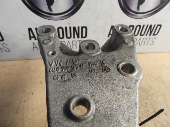 Engine mount from a Skoda Fabia (6Y2) 1.2 HTTP 2007