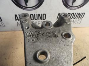 Engine mount from a Skoda Fabia (6Y2) 1.2 HTTP 2007