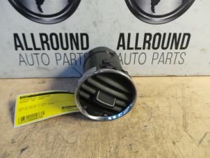 Usados Rejilla de aire de salpicadero Peugeot 308 (4A/C) Precio de solicitud ofrecido por AllroundCarParts