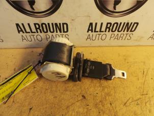 Used Rear seatbelt, centre Renault Clio III (BR/CR) 1.4 16V Price on request offered by AllroundCarParts